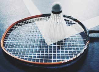 Utrustning till badminton kan köpas billigt på nätet!