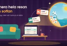 Illustration av ett mysigt vardagsrum i plommonlila toner med en turkos soffa och en laptop med en reseportal på soffbordet, vars ljusstråle med flygande kort för hyrbil och hotell leder in i en rund, gyllene portal som öppnar sig mot en solig kustby vid havet dit ett flygplan är på väg.