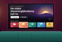 De bästa streamingtjänsterna just nu Illustration av ett vardagsrum sett bakom en turkos soffa, där en väggmonterad tv mot en vinröd vägg visar en streamingmeny med rubriken ”De bästa streamingtjänsterna just nu” och rutor för Film, Serier, Sport, Barn och Dokumentär, med en popcornbägare, en golvlampa och en växt runt omkring.