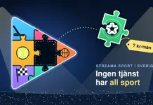 Streama sport i Sverige – tjänster, utbud och priser Illustration av en play-knapp byggd som ett pussel med bitar för hockey, tennis, motorsport och basket, där fotbollsbiten har lossnat och svävar iväg med en prislapp märkt ”? kr/mån” under strålkastarljus på en arena, bredvid texten ”Ingen tjänst har all sport”.